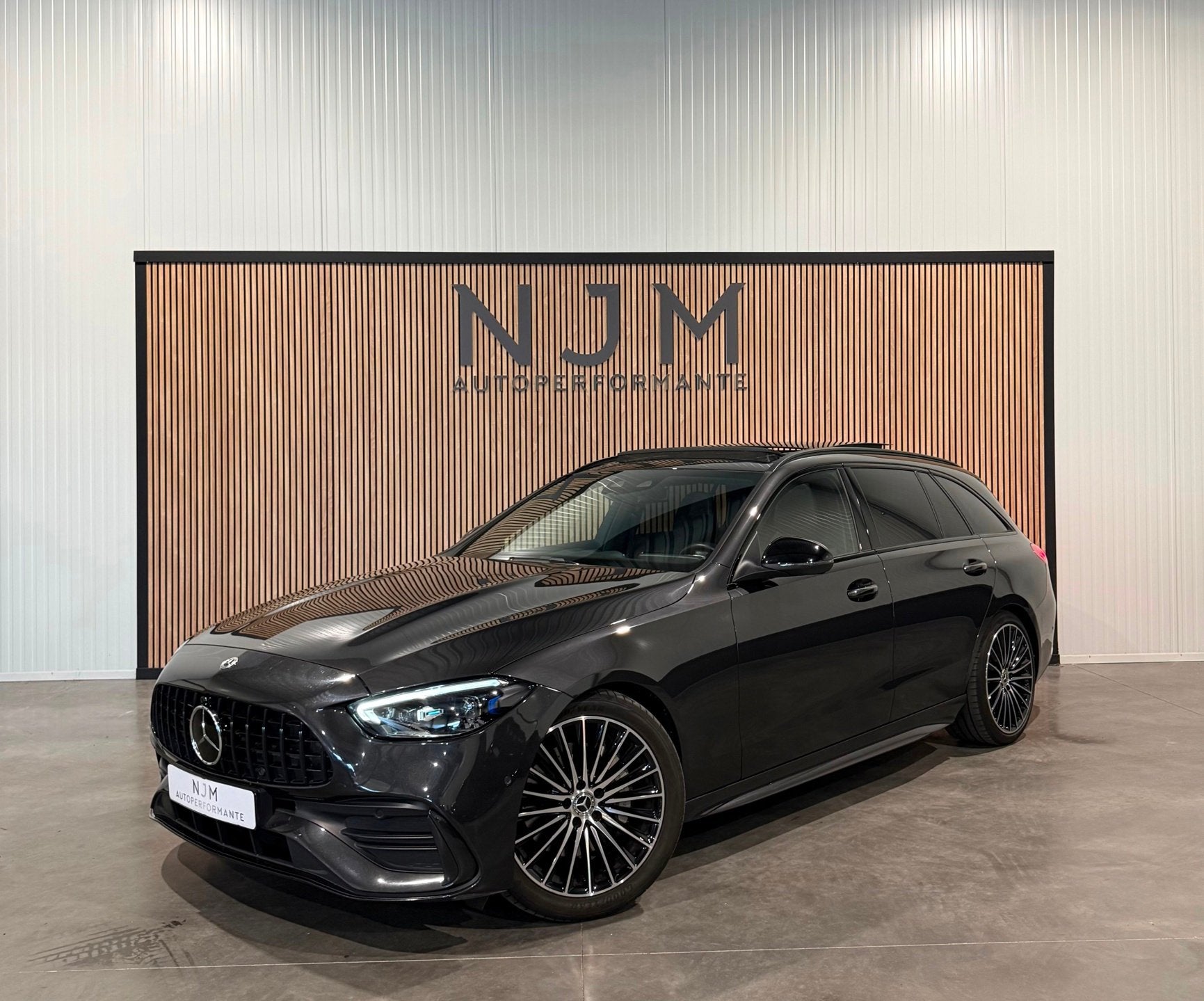 Mercedes-Benz C-klasse Estate C200 AMG|Pano|Fabrieksgarantie, Automaat, 4 cilinders, 204 pk, Leder en Alcantara