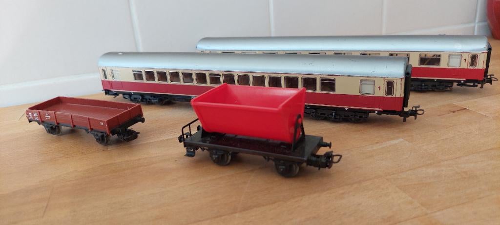 4 wagons van marklin germany, Wisselstroom, Gebruikt, Wagon, Ophalen of Verzenden