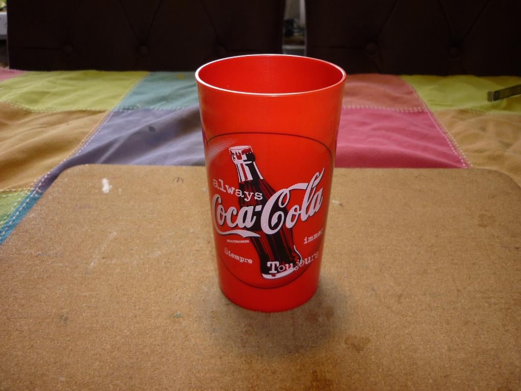 Mooie Coca Cola beker in zeer goede staat uit 1997, Verzamelen, Ophalen of Verzenden, Zo goed als nieuw, Gebruiksvoorwerp