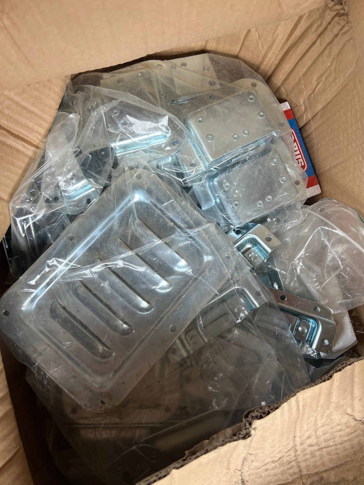 Diverse flight case onderdelen - Handvatten en hoekstukken, Ophalen, Nieuw