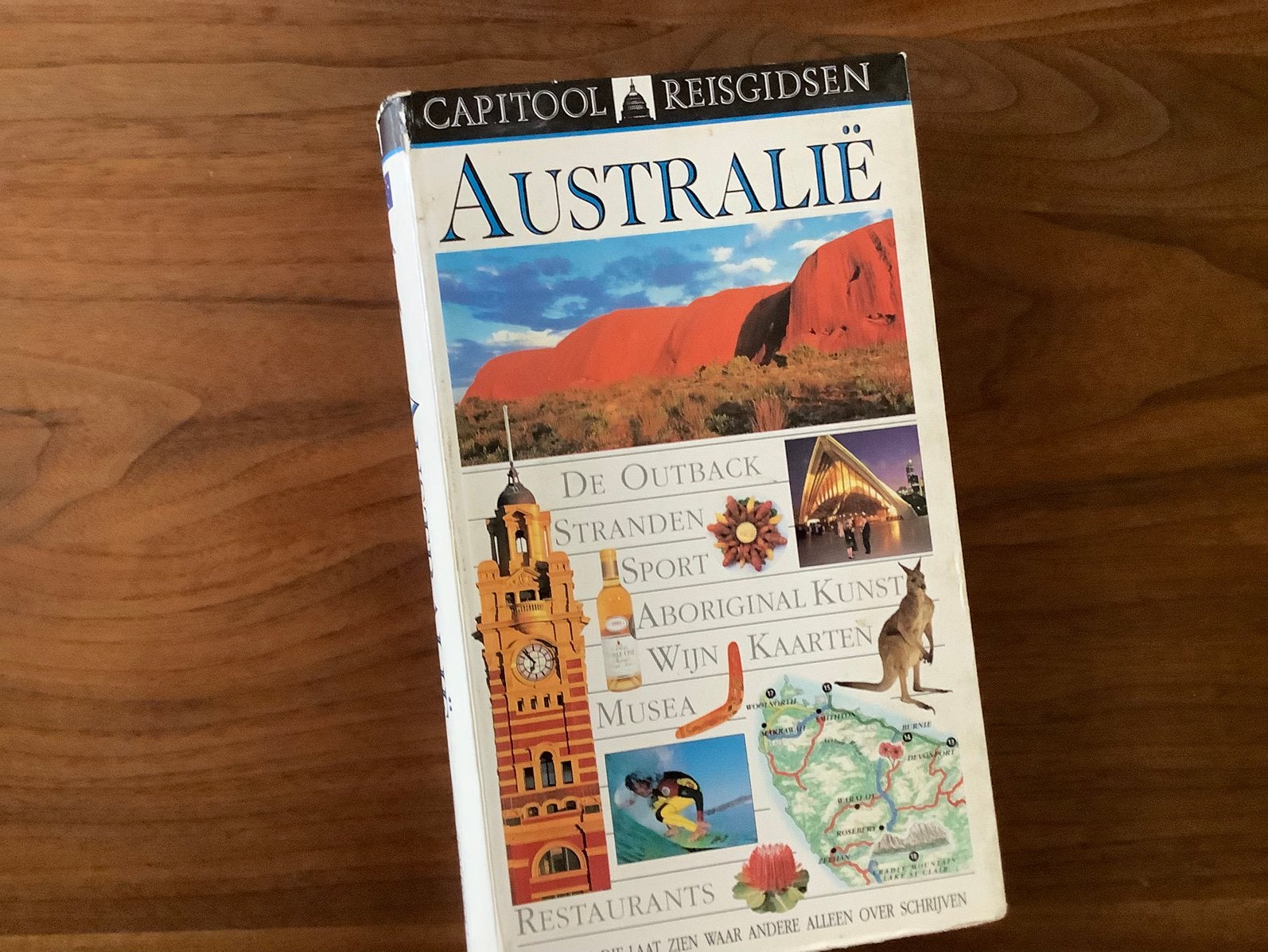 Australie 552pg Capitool reisgids info routes oa Tasmanie, Ophalen of Verzenden, Zo goed als nieuw