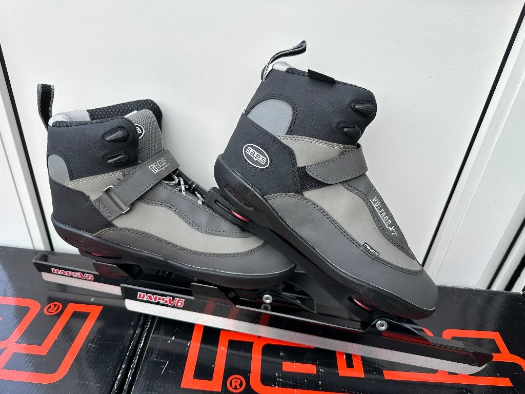 NIEUW !! Raps Voltage XT V6 Klap-Noor. SB Maat: 44 En 45. !!, Klapschaats, Combinoren, Nieuw, Ophalen of Verzenden