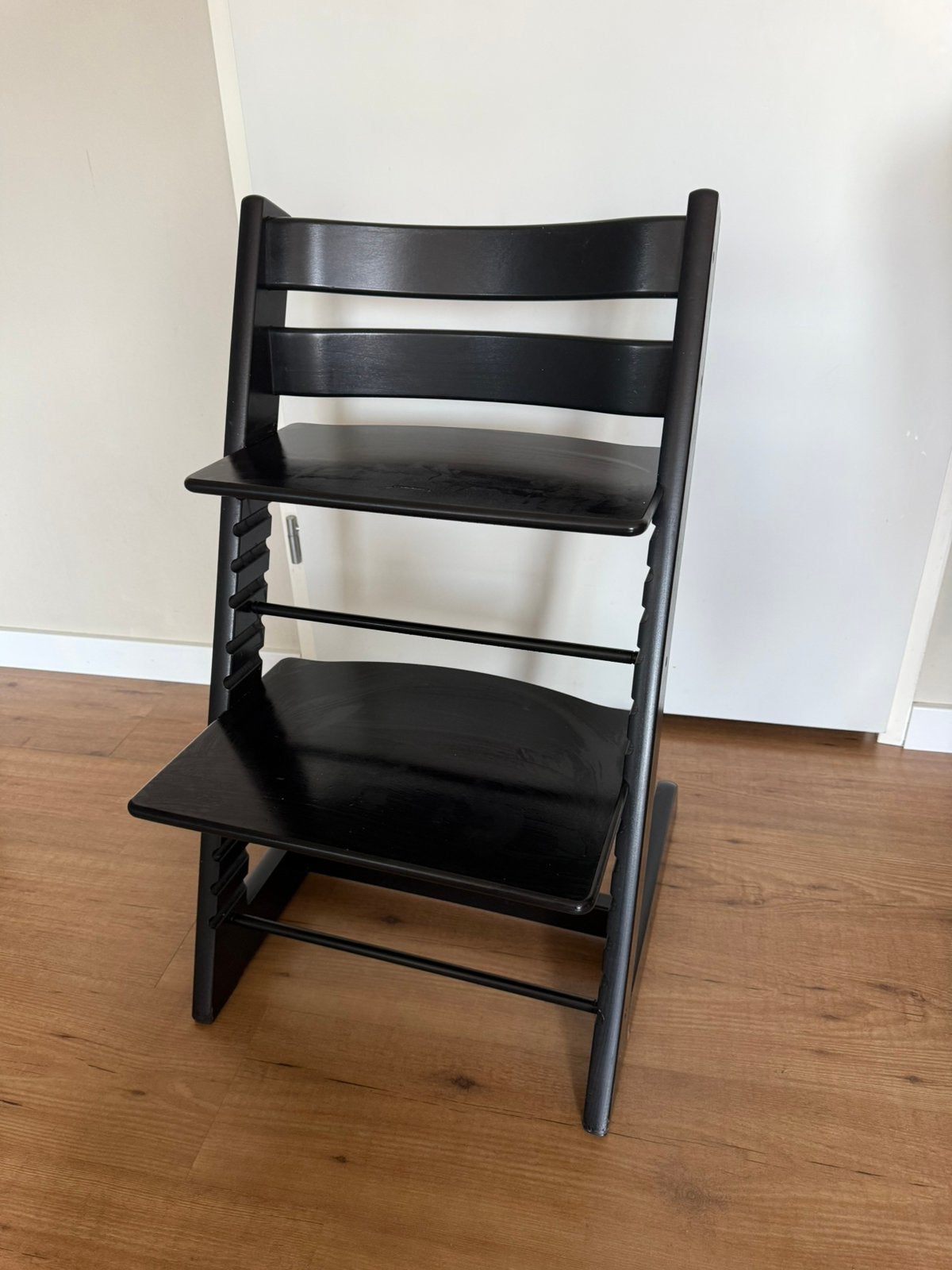 Stokke tripp trapp kinderstoel zwart trip trap triptrap, Ophalen, Zo goed als nieuw, Meegroeistoel