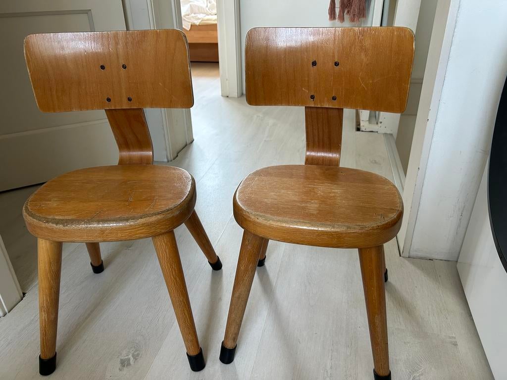 Houten schilte stoeltjes kleuter met bureau, Ophalen, Zo goed als nieuw, Tafel(s) en Stoel(en)