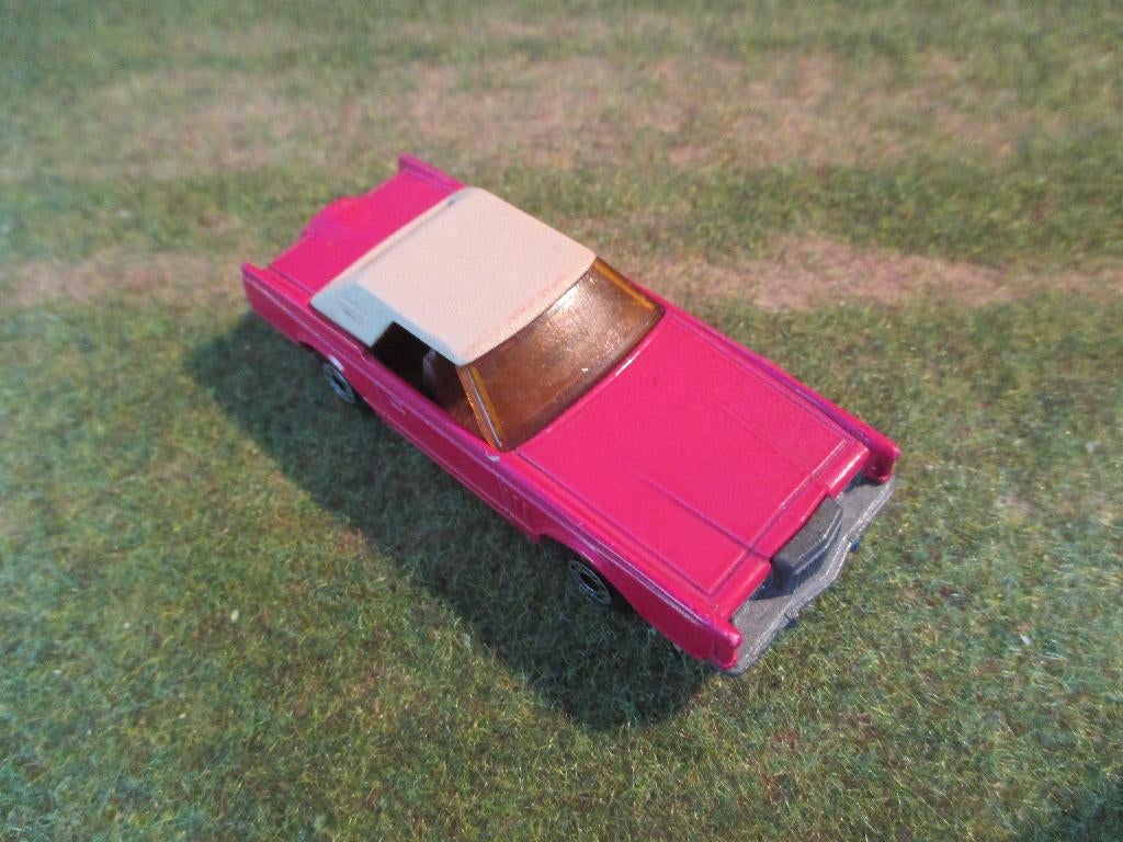 1:64 Lincoln Continental Mk.V - MBX SF 28 1979-81 roze-rood, Ophalen of Verzenden, Gebruikt, Auto