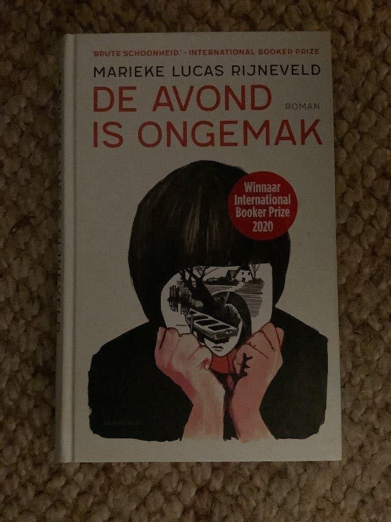 De avond is ongemak, Marieke Lucas Rijneveld, hardcover., Ophalen, Zo goed als nieuw