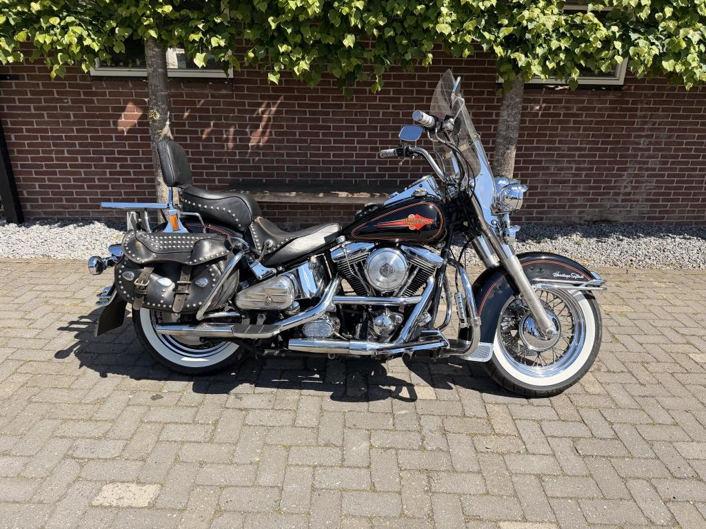 Harley-Davidson FLSTC Heritage Softail Classic (bj 1992), Motoren, Motoren | Oldtimers, Blue Bull B.V., 1340 cc, Overig, Dorp, 50
3415PG  Polsbroek
