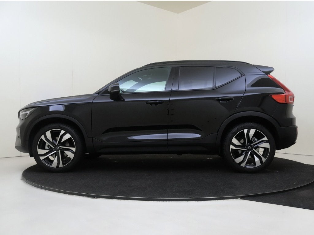 Volvo XC40 B4 Plus Dark | Pixel Led | Panoramadak | Trekhaak, Auto's, Automaat, 1588 kg, Gebruikt, 4 cilinders