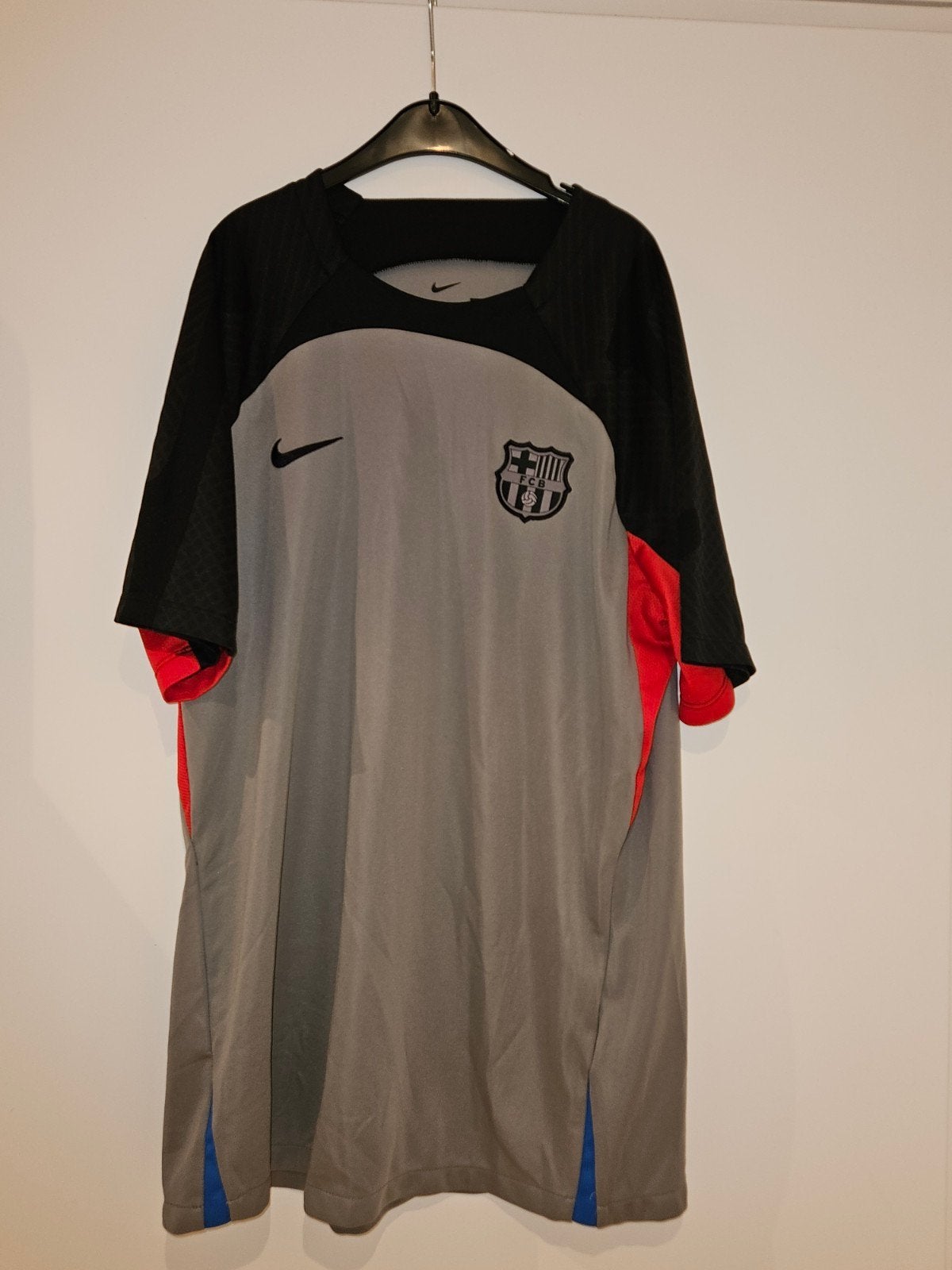 FC Barcelona Trainingsshirt Maat L, Maat 52/54 (L), Verzenden, Nike, Zo goed als nieuw