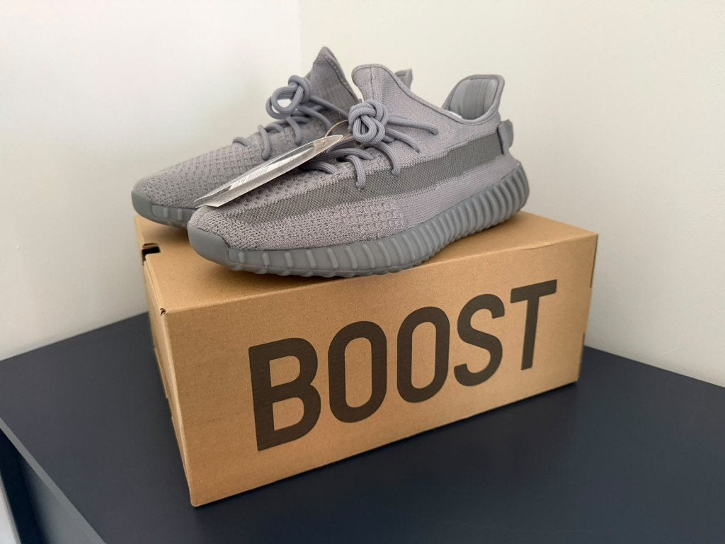 Yeezy Boost 350 V2 45 1/3 Steel Grey, Ophalen of Verzenden, Nieuw, Overige kleuren, Adidas Yeezy