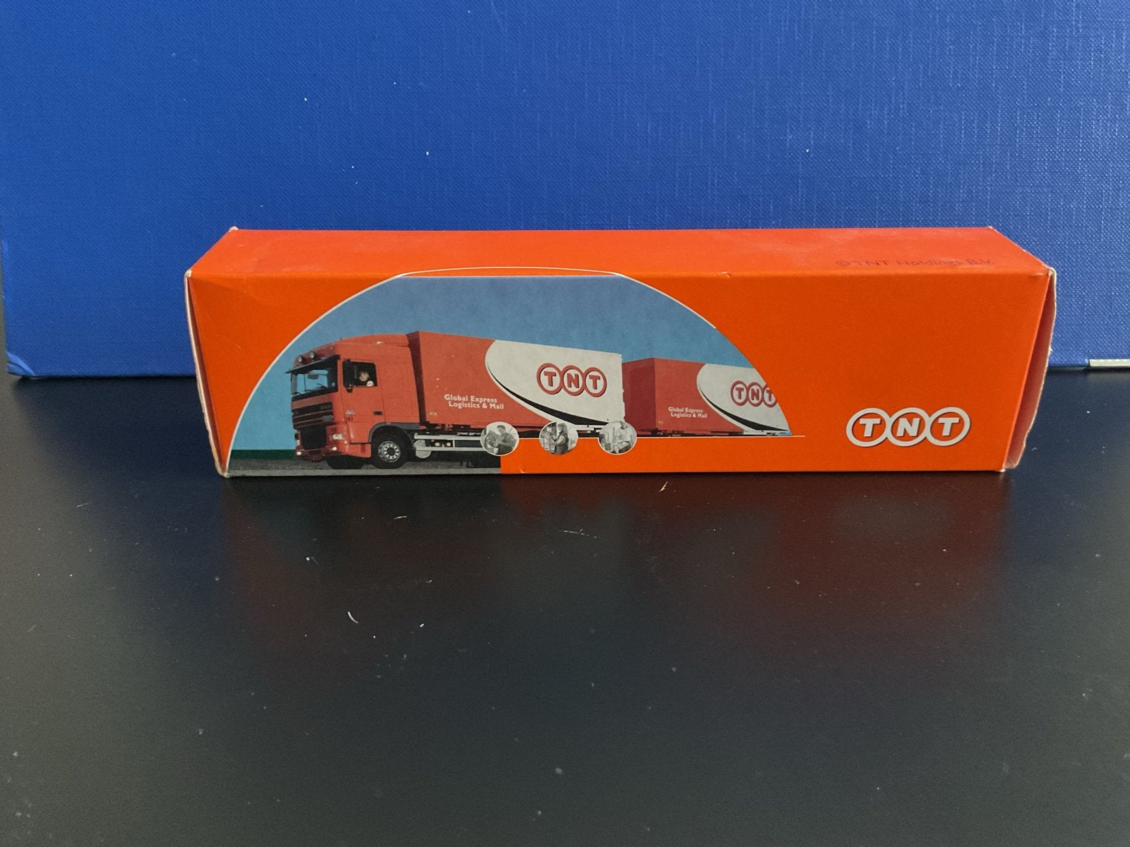 TNT Vrachtwagen met oplegger - Schaal 1:87 - Met doos, Ophalen of Verzenden, Zo goed als nieuw, Bus of Vrachtwagen, Overige merken
