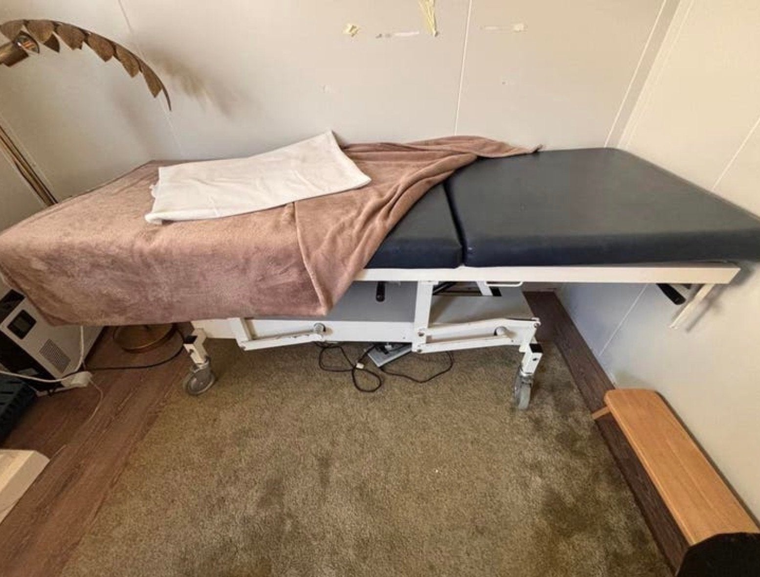 Elektrisch verstelbare massagetafel, Sport en Fitness, Massageproducten, Ophalen, Gebruikt, Massagetafel