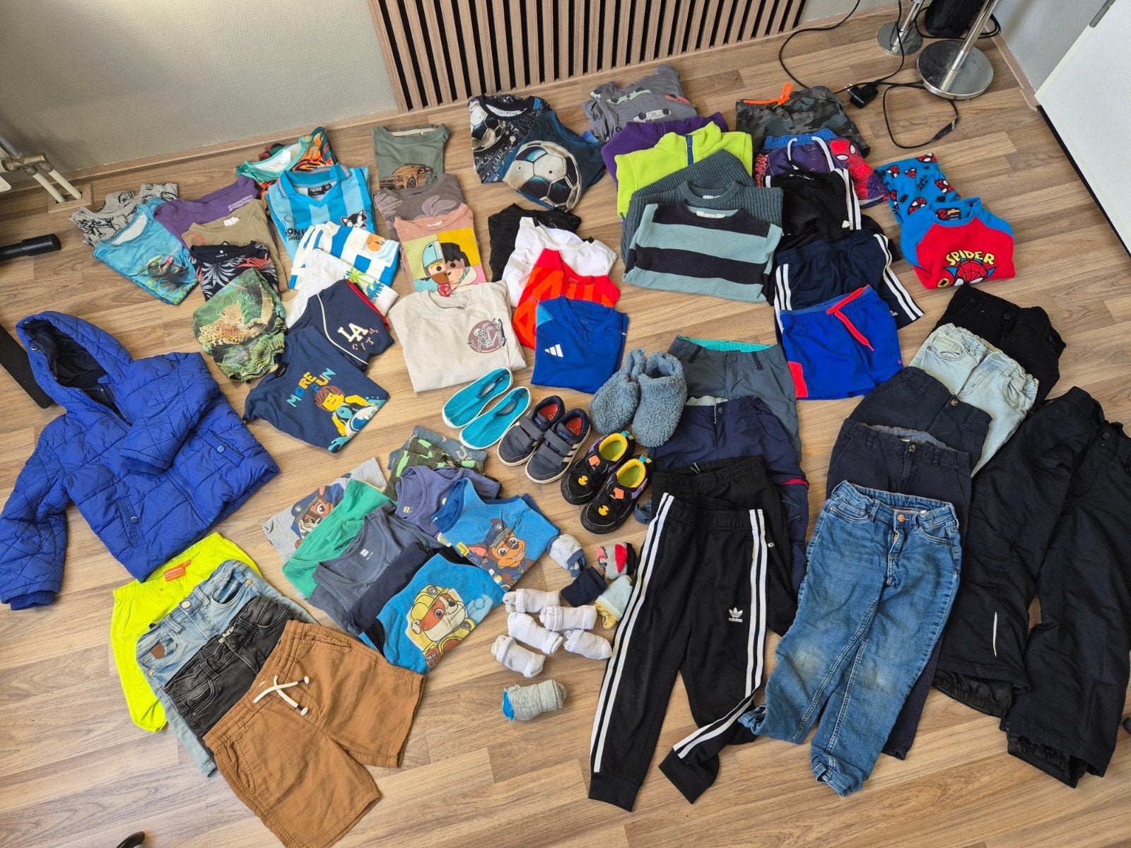 65 stuks kledingpakket jongens 110-116 (5-7 y) adidas lego, Ophalen of Verzenden, Zo goed als nieuw, Maat 110
