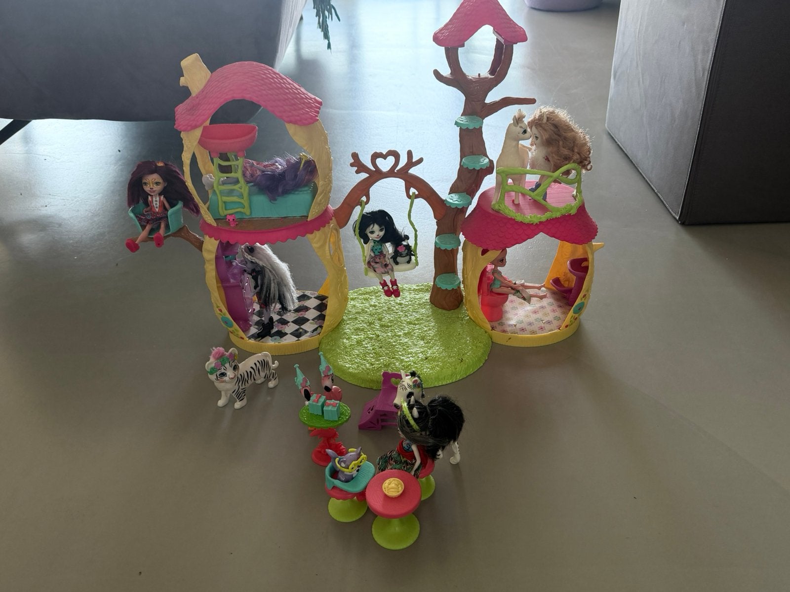Enchantimals villa met lift en toestanden, Ophalen of Verzenden, Zo goed als nieuw, Overige typen