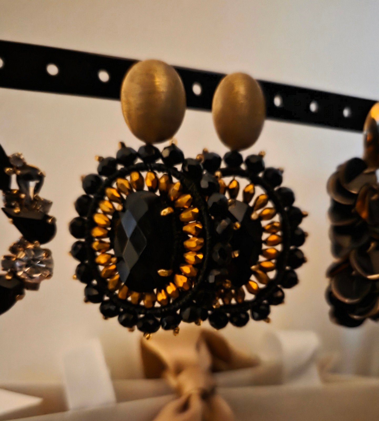 LOTT gioielli oorbellen L zwart goud, Sieraden, Tassen en Uiterlijk, Overige materialen, Hangers, Zwart, Ophalen of Verzenden