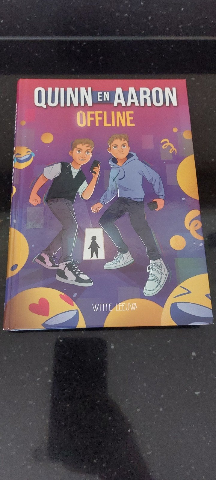 Quinn en Aaron Offline - Super leuk boek, als nieuw, Ophalen of Verzenden, Zo goed als nieuw, Witte Leeuw, Fictie