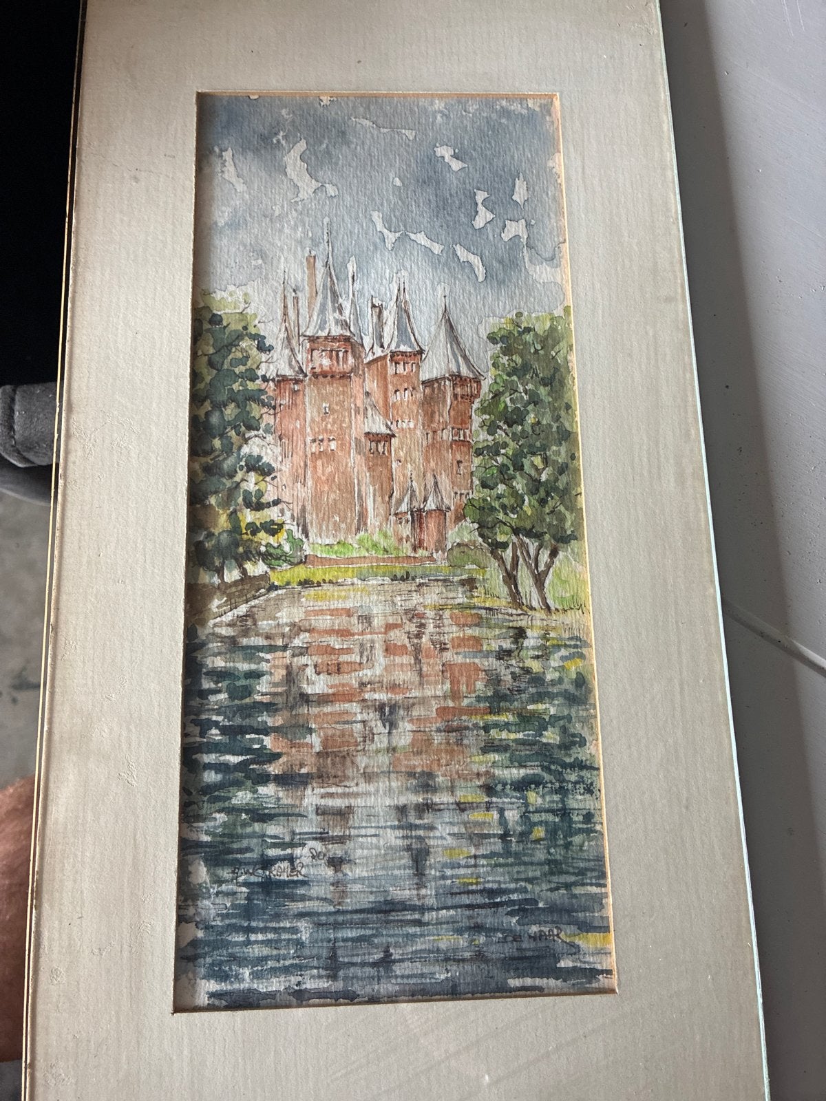 Schilderij Kasteel met weerspiegeling in water, gesigneerd, Antiek en Kunst, Realistisch, Ophalen of Verzenden, Gesigneerd, Aquarel
