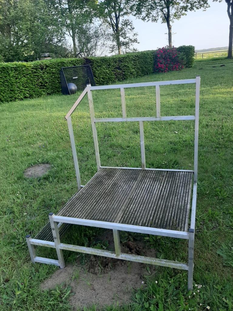 Stevige aluminium trap met houten treden, Ophalen
