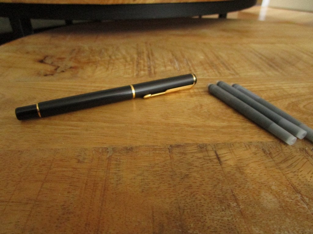 Parker Vulpen - matzwart met gouden accenten, Verzamelen, Ophalen of Verzenden, Zo goed als nieuw, Vulpen, Parker