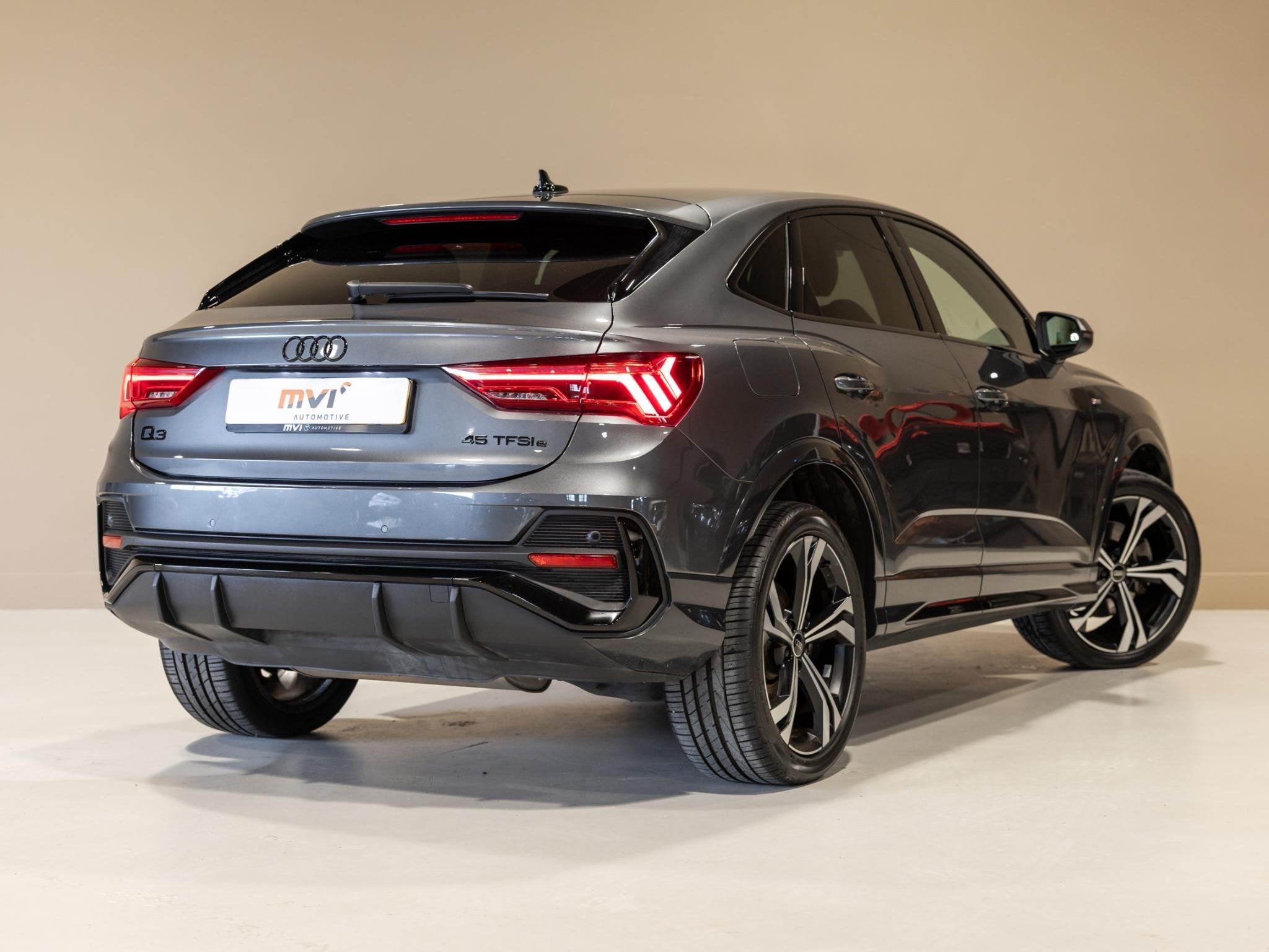 Audi Q3 Sportback 45 TFSI e 2x S-Line Edition / 245pk / Lede, Auto's, Gebruikt, Met garantie (alle), Hybride Elektrisch/Benzine