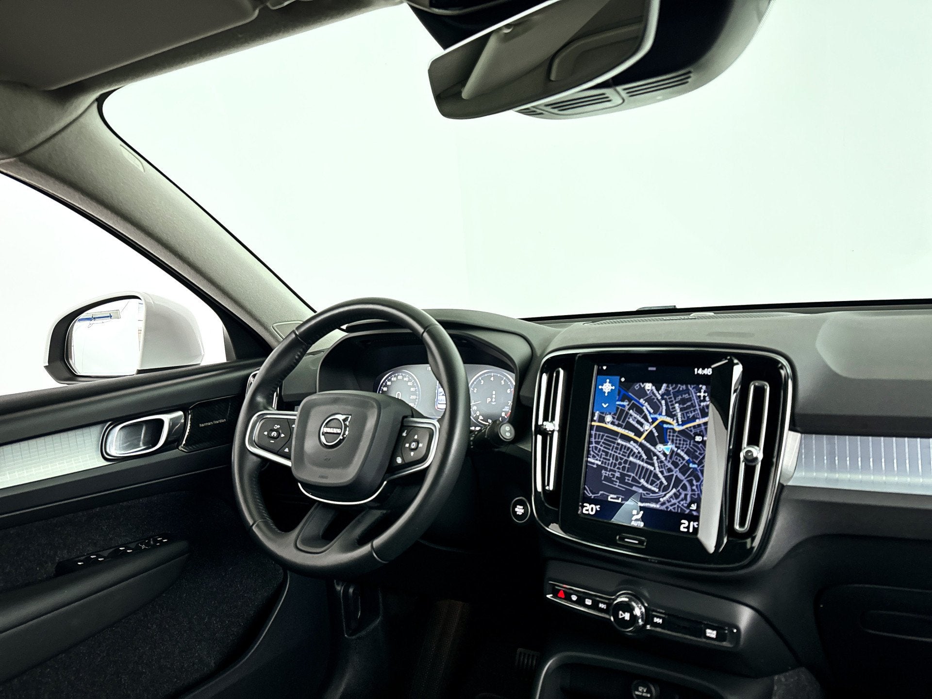 Volvo XC40 T4 AWD Momentum | Parkeercamera | Harman Kardon |, Automaat, 12 maanden, Wit, Bedrijf
