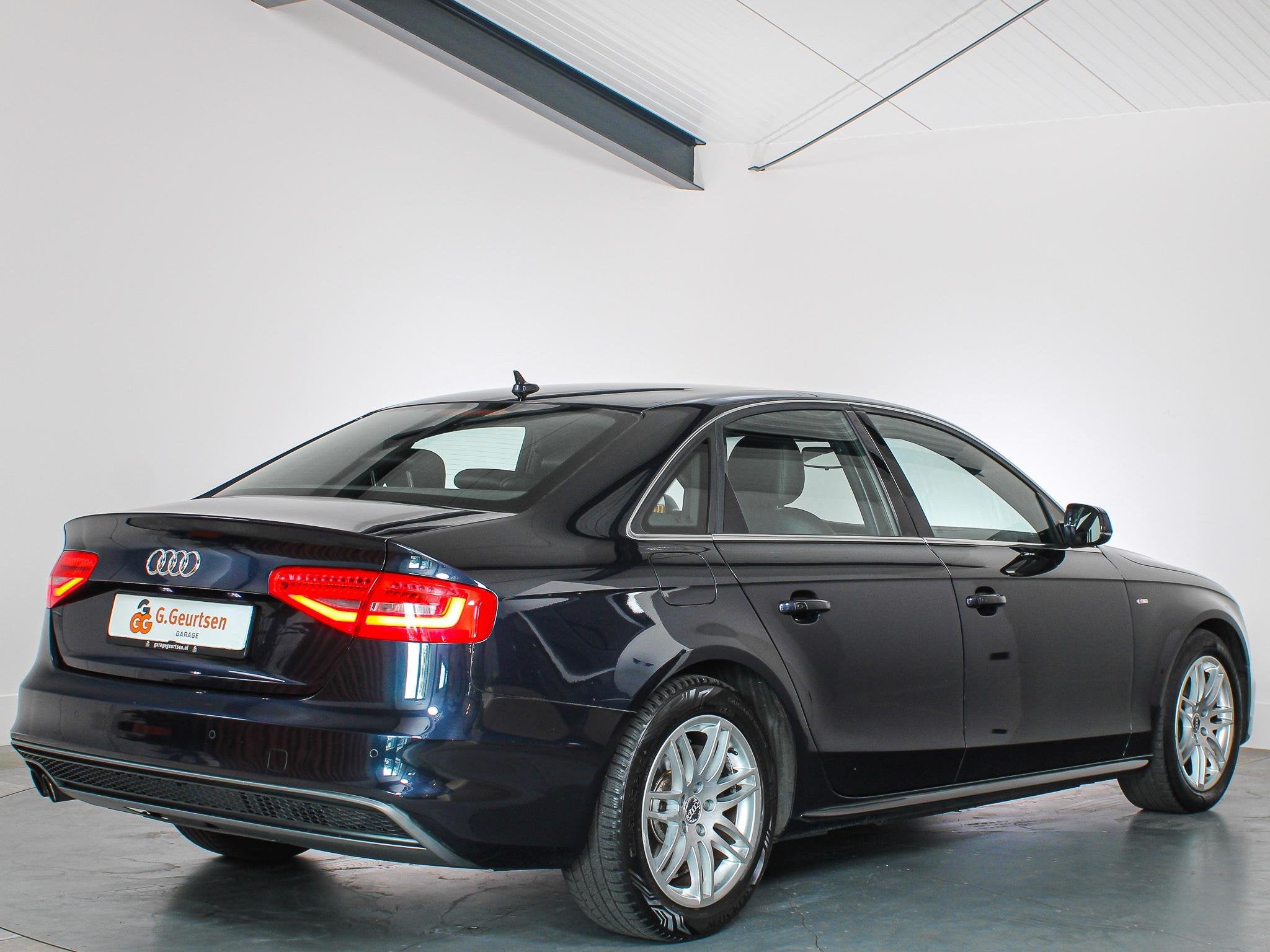 Audi A4 Limousine 1.8 TFSI Limited S-Line Volleder, Cruise C, Euro 5, Gebruikt, Zwart, 4 cilinders