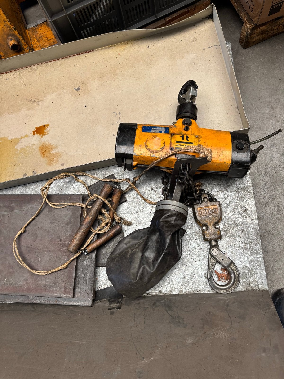 Atlas Copco Lucht Kettingtakel 1000 kg - Robuust en Betrouwb, Ophalen