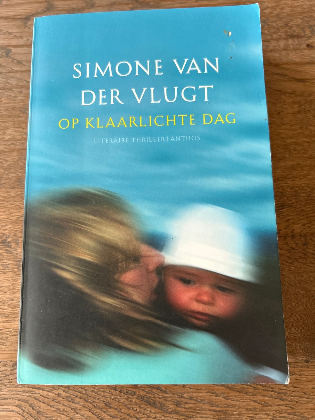Simone van der Vlugt - Op klaarlichte dag (Literaire thrille, Ophalen of Verzenden, Gelezen, Nederland