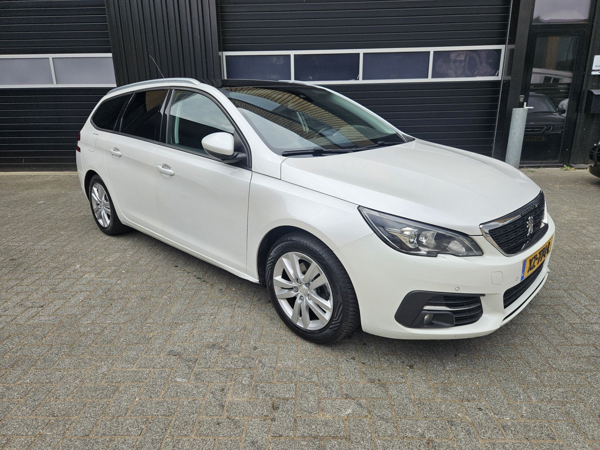 Peugeot 308 SW 1.2 PureTech Blue Lease Executive Airco/Pano, Voorwielaandrijving, Stof, Gebruikt, Euro 6