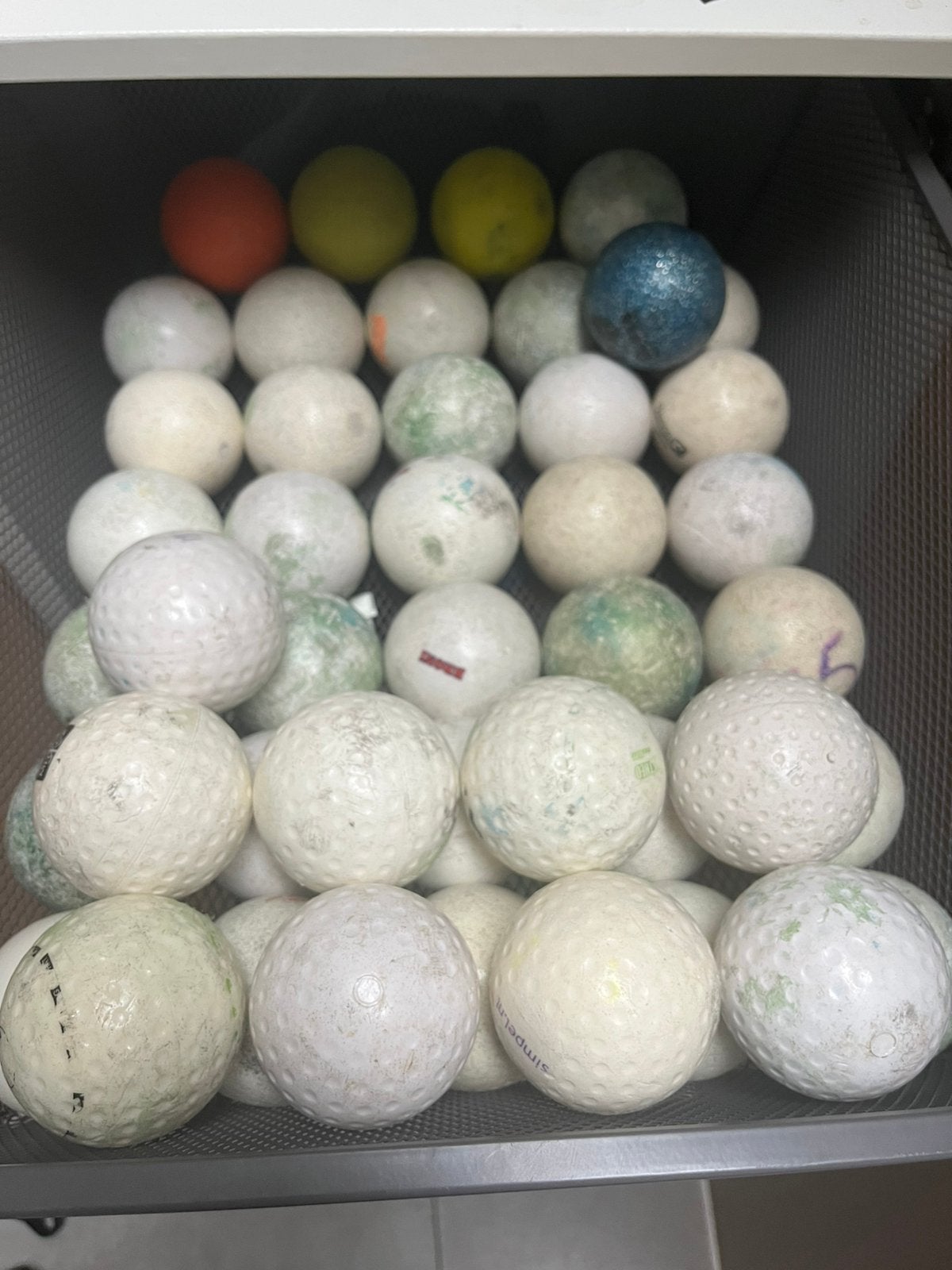 43 hockey ballen, Sport en Fitness, Hockey, Ophalen, Gebruikt, Bal