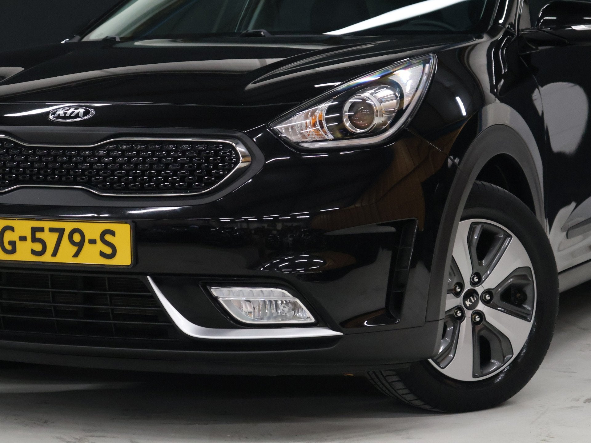 Kia Niro 1.6 GDi Hybrid DynamicLine [APPLE CARPLAY, ANDROID,, Auto's, Dealer onderhouden, Gebruikt, Leder en Stof, Zwart
