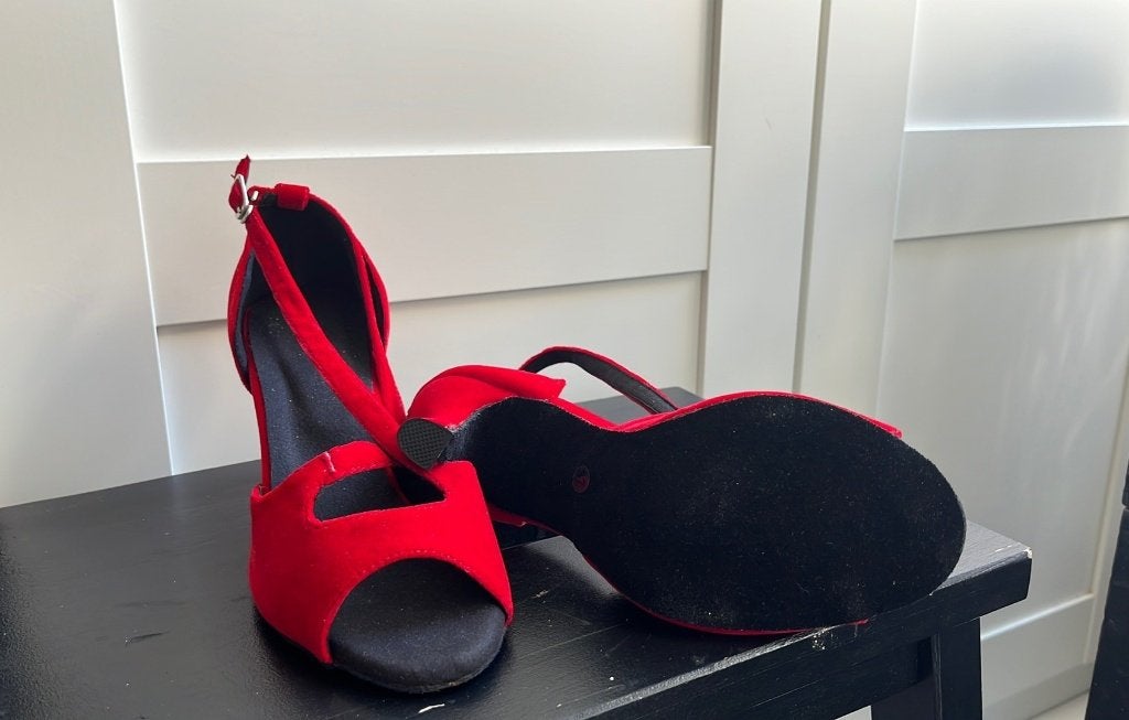 Nieuwe mooie elegante satijnen Latin dansschoenen rood mt 37, Ophalen of Verzenden, Nieuw, Schoenen