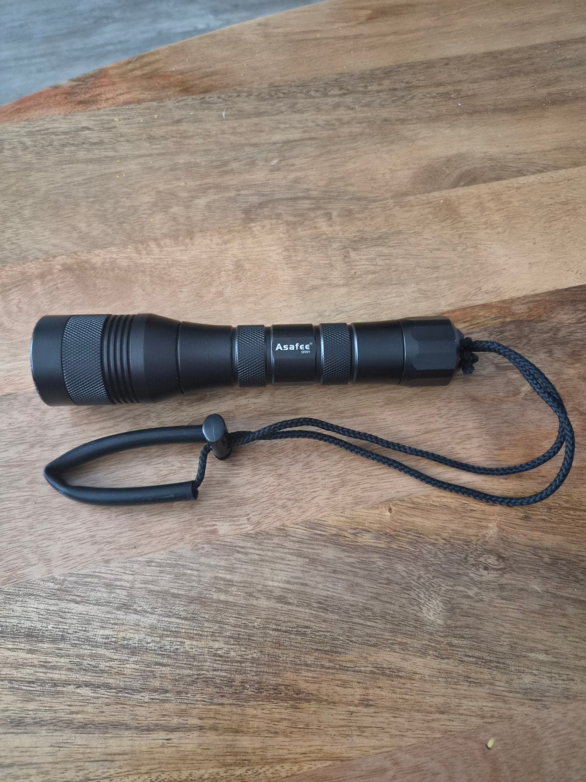 Asafee div01 duiklamp met 2 Xtar 5200mAh batterijen, Caravans en Kamperen, Ophalen of Verzenden, Zo goed als nieuw, Batterij