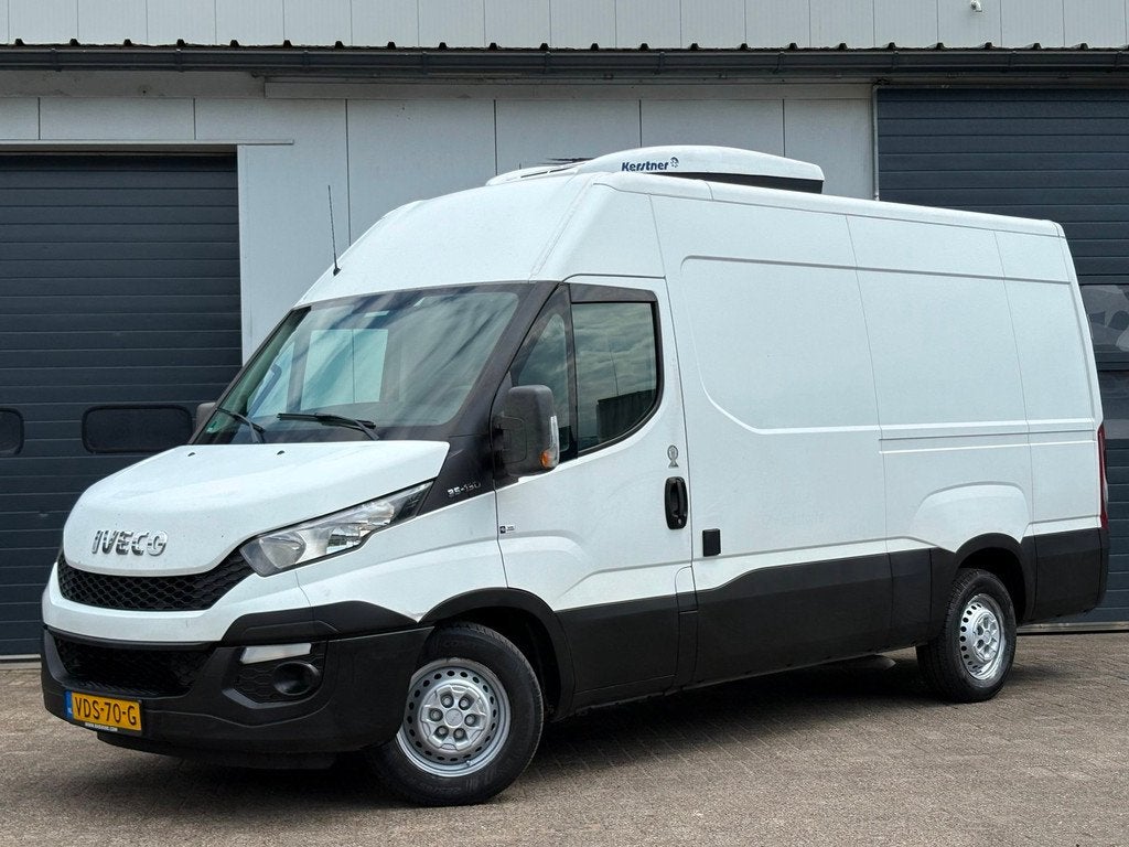 Iveco Daily 35S13V 2.3 127pk Autom. Kühlkasten L3H2 TREKHAA, Auto's, Euro 5, Gebruikt, Zwart, Iveco