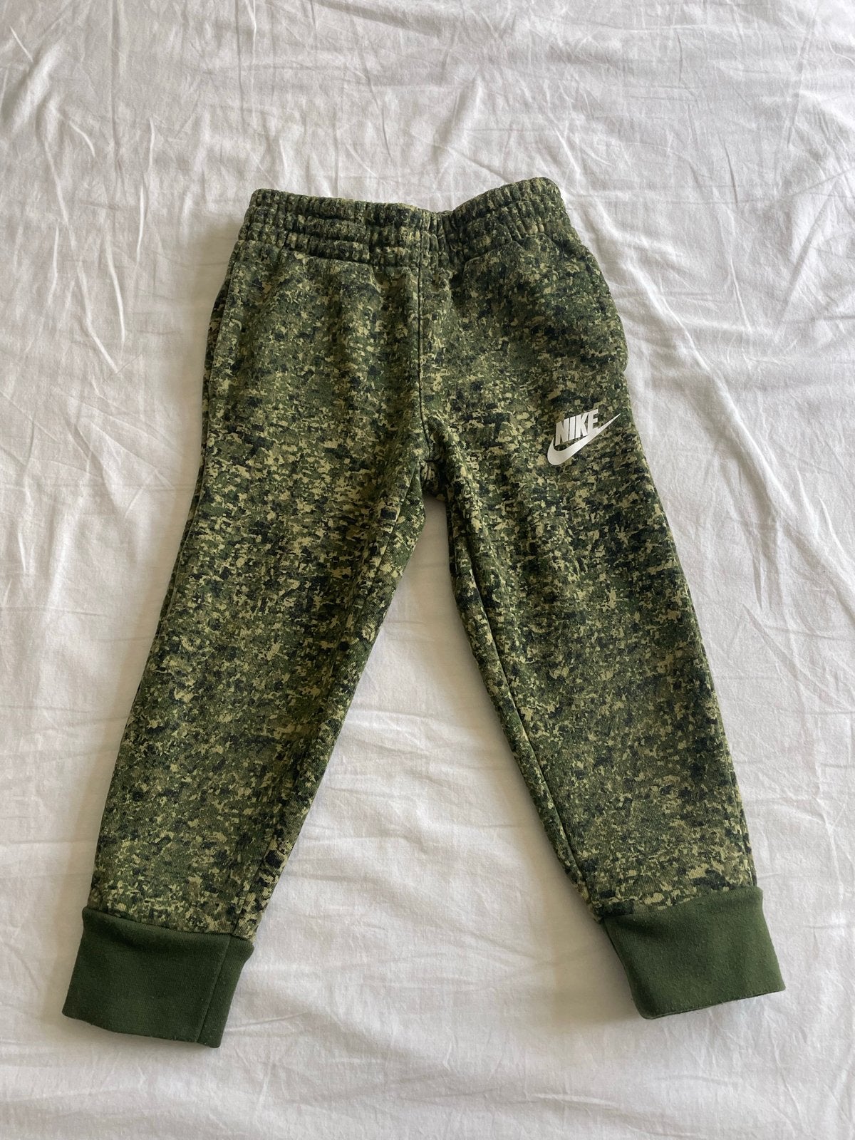 Nike Camo Joggingbroek voor Kinderen - Maat 92-98, Kinderen en Baby's, Kinderkleding | Maat 92, Ophalen, Gebruikt, Jongen of Meisje