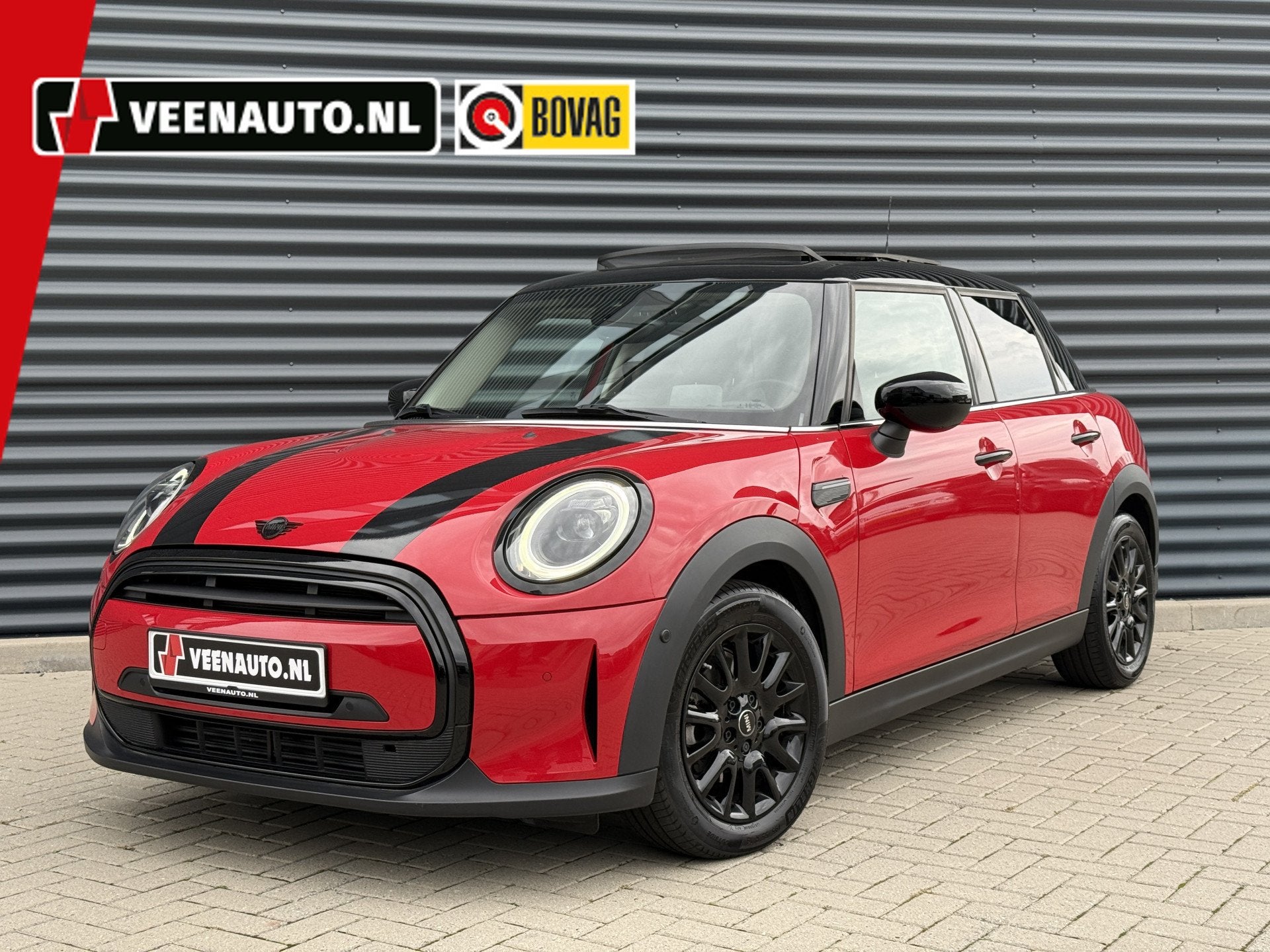 MINI 5-deurs 1.5 Cooper Pano/Camera/Apple (bj 2023), Auto's, Dealer onderhouden, 136 pk, Gebruikt, Zwart