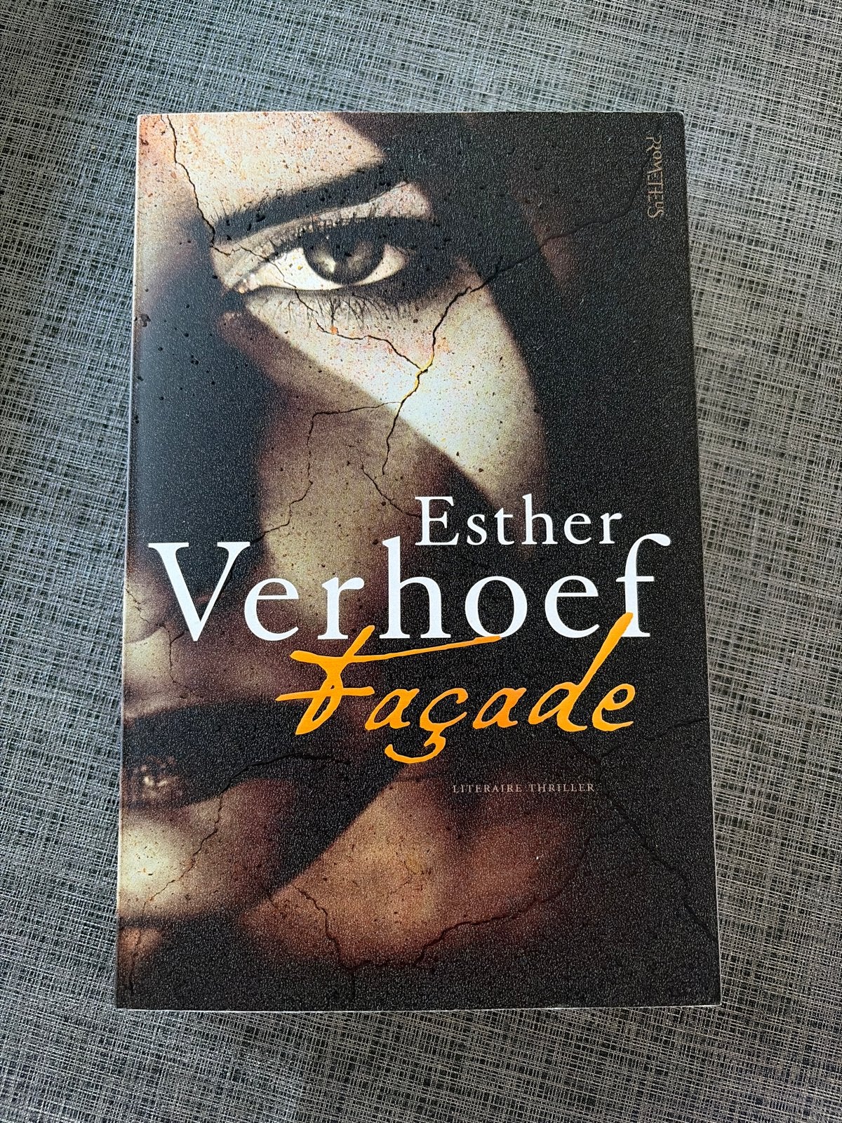 Esther Verhoef - Façade (Literaire thriller), Ophalen of Verzenden, Zo goed als nieuw, Nederland