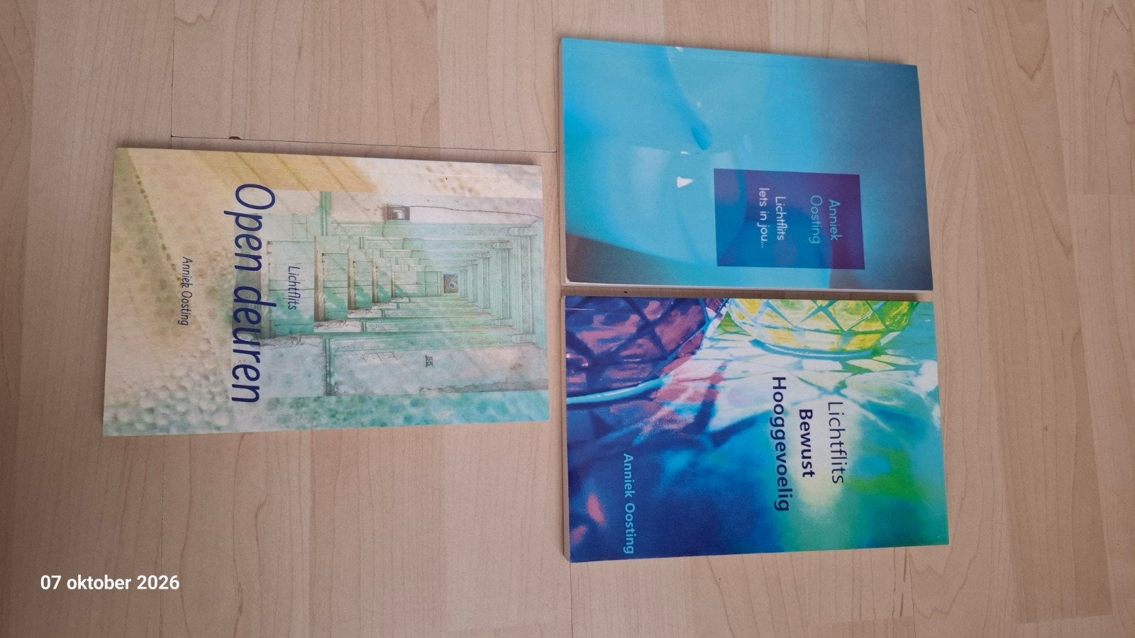 Lichtflits boeken van Anniek Oosting - Set van 3, Boeken, Ophalen of Verzenden, Zo goed als nieuw, Anniek Oosting, Esoterie en Spiritualiteit