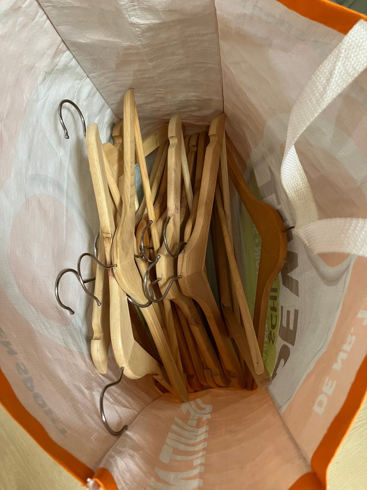 Houten kleerhangers GRATIS, Kleding | Dames, Kledinghangers, Ophalen, Zo goed als nieuw, Hout