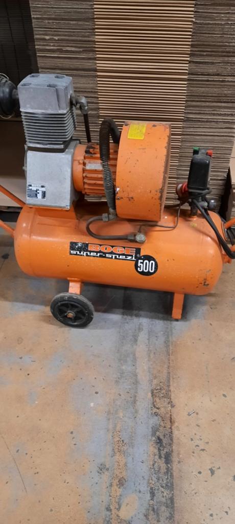 Tekoop compressor op 380 weinig gebruikt, Doe-het-zelf en Verbouw, Compressors, 100 liter of meer, Ophalen, Gebruikt
