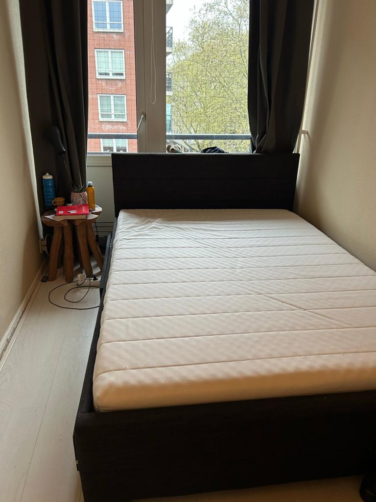 Bed 140x200 cm met 4 lades en foam matras, Huis en Inrichting, Slaapkamer | Bedden, Ophalen, Gebruikt, Zwart, Tweepersoons