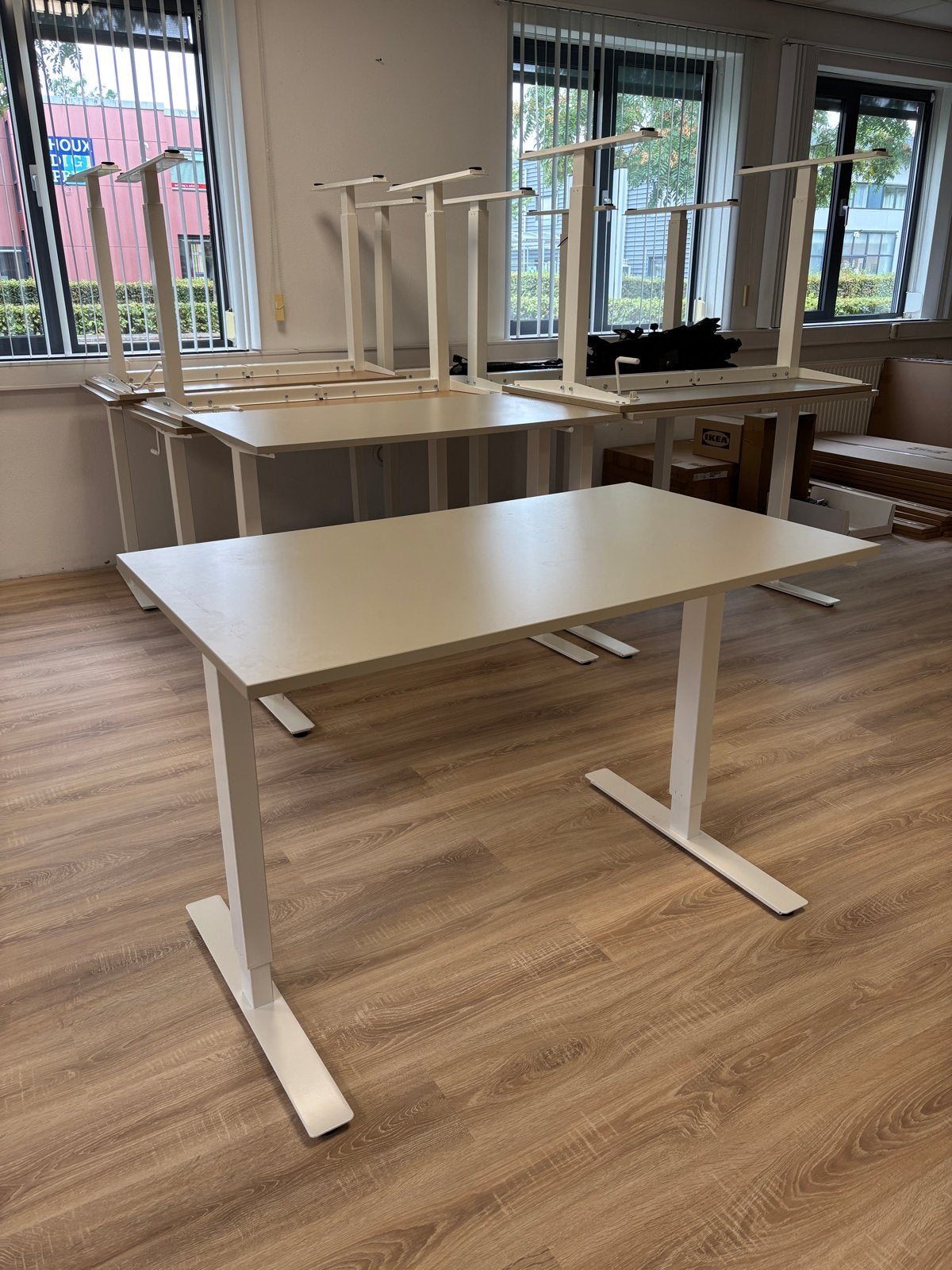 12 IKEA Zit/Sta Bureaus, Huis en Inrichting, Ophalen, Zit-sta bureau, Gebruikt, Spaanplaat of MDF
