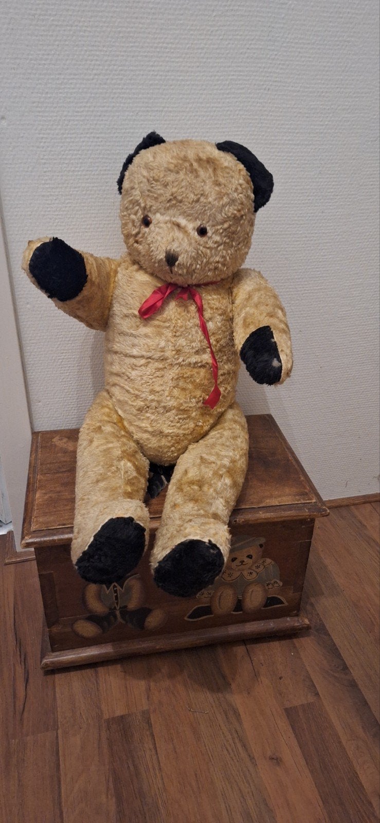 Grote oude stro beer, Verzamelen, Beren en Cherished Teddies, Ophalen, Zo goed als nieuw, Stoffen beer, Overige merken