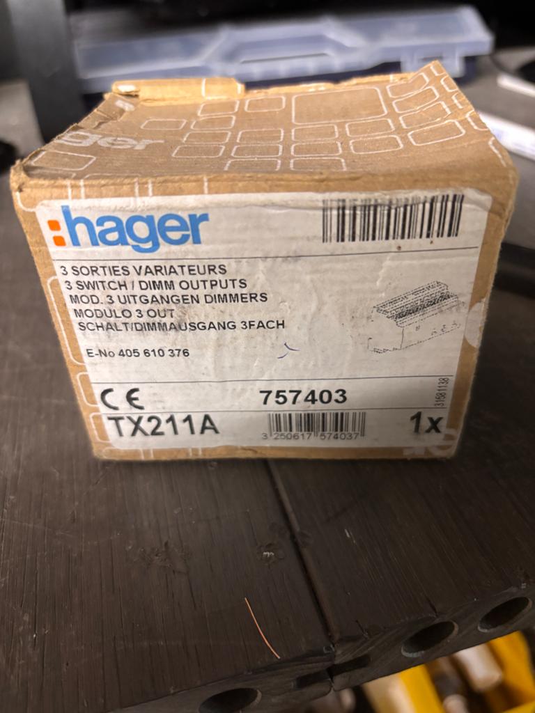 Hager TX211A KNX 3-voudige schakel-/dimactor, Doe-het-zelf en Verbouw, Elektra en Kabels, Ophalen of Verzenden, Nieuw, Schakelaar