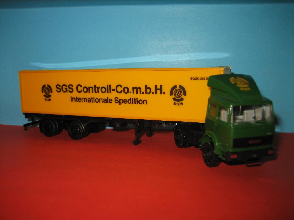 SGS-Control  IVECO  met oplegger  Herpa, Hobby en Vrije tijd, Modelauto's | 1:87, Ophalen of Verzenden, Zo goed als nieuw, Bus of Vrachtwagen