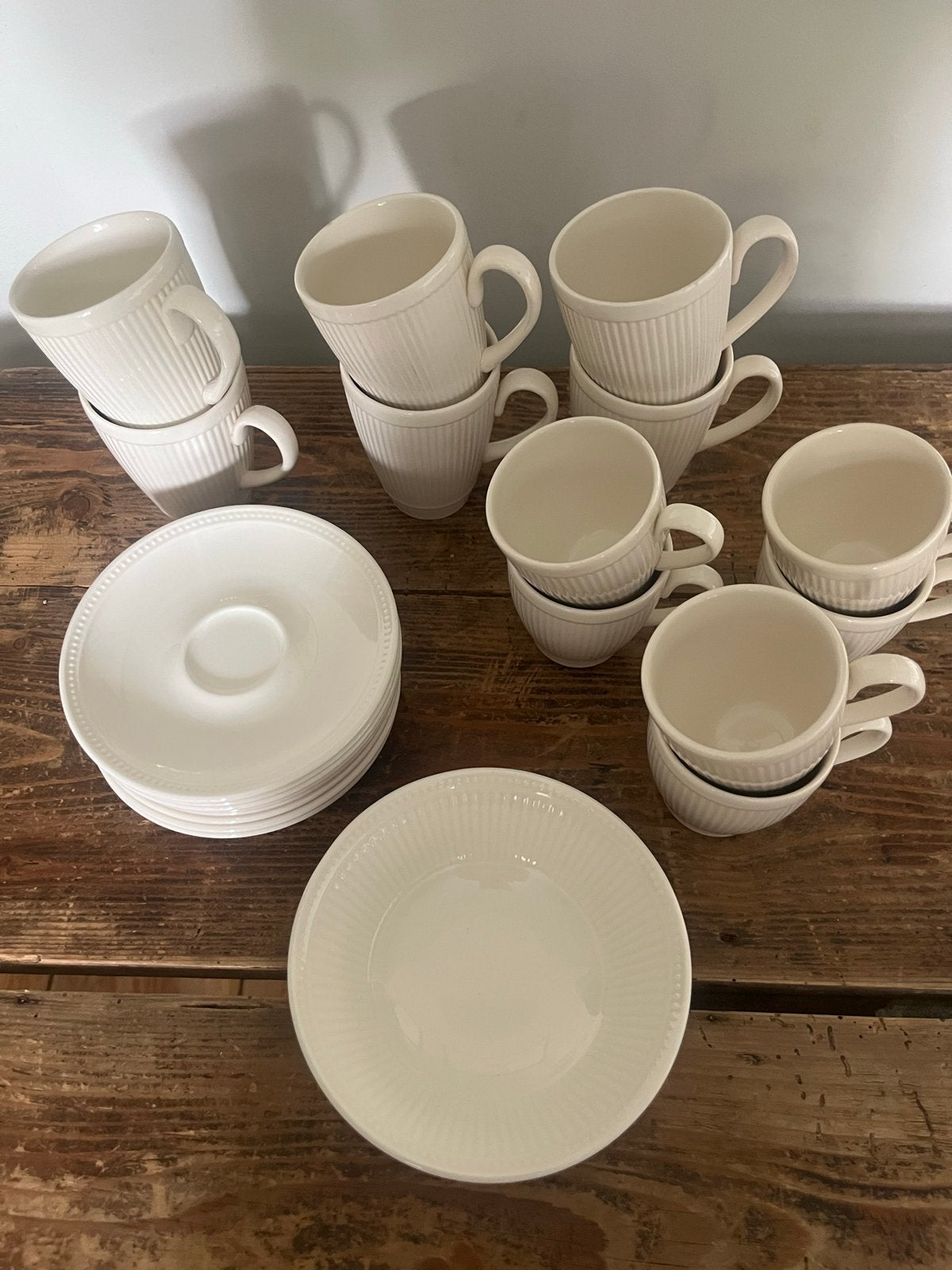 Wedgwood Windsor servies: kopjes, schotels en kommen, Huis en Inrichting, Keuken | Servies, Ophalen of Verzenden, Zo goed als nieuw