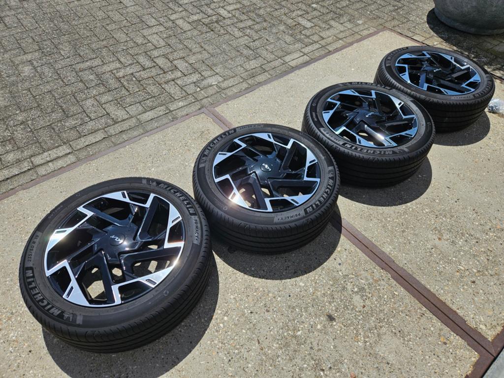 Zomerset Kia Sportage 19 inch 235/50R19 6mm, Ophalen, Zo goed als nieuw