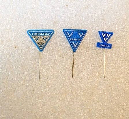 3 kunststof VVV spelden Simpelveld Wijk a/Zee Bergen a/Zee, Verzamelen, Speldjes, Pins en Buttons, Ophalen of Verzenden, Gebruikt