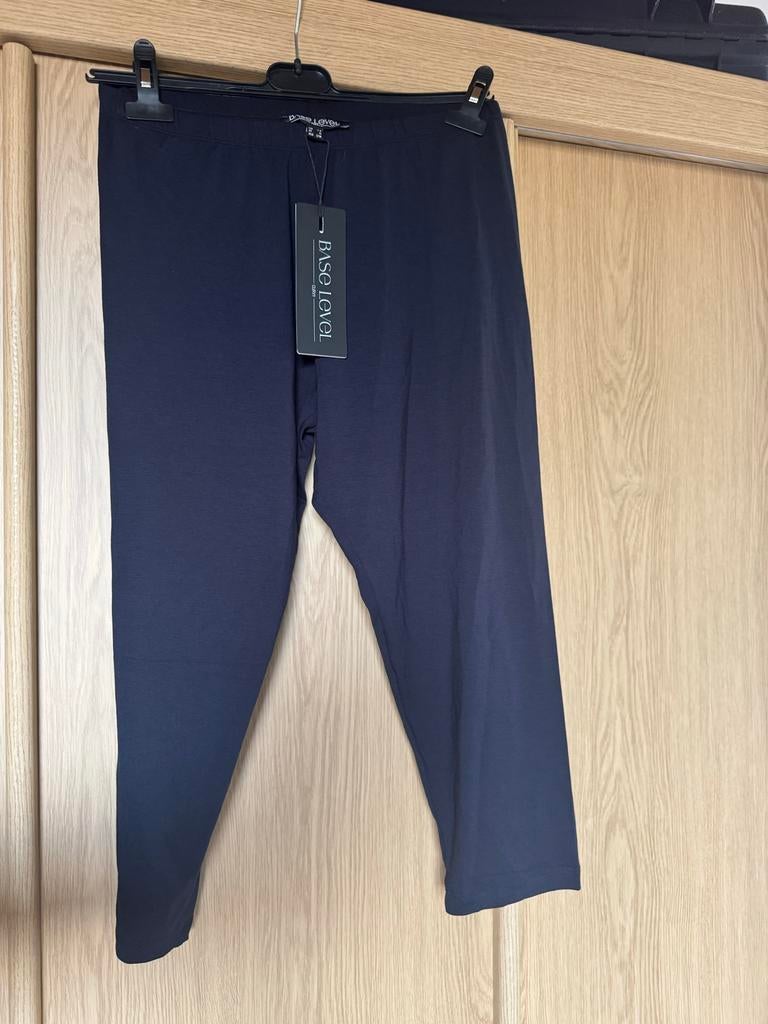 Nieuwe Base Level Audre Legging - Donkerblauw, Maat L (44), Kleding | Dames, Leggings, Maillots en Panty's, Legging, Blauw, Nieuw