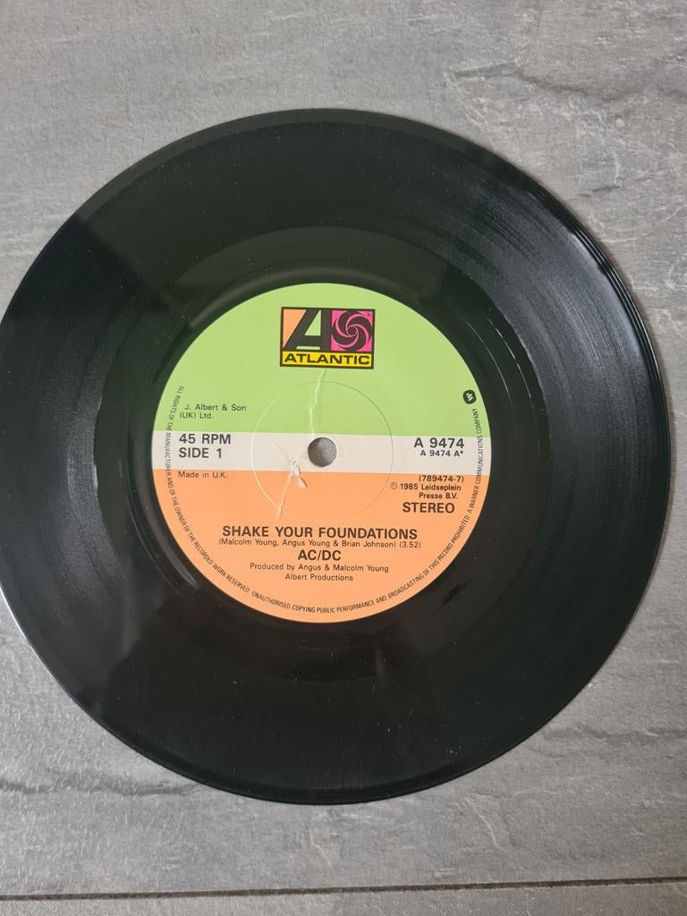AC/DC - Shake Your Foundations - met kalender, Cd's en Dvd's, Vinyl | Rock, Gebruikt, Fotohoes, Limited edition, 1980 - 1989, 7 inch